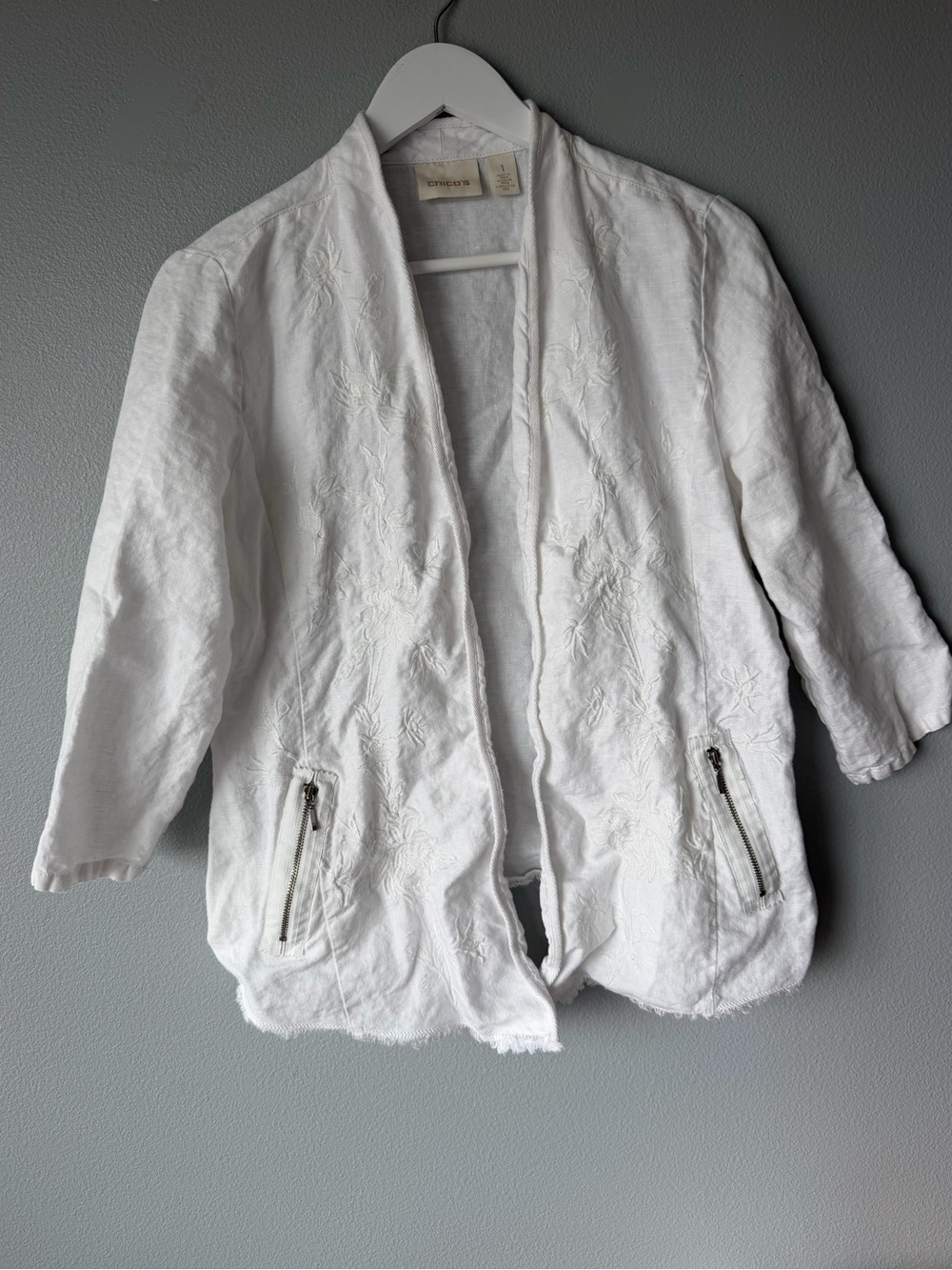 Chico’s white 100% linen open front embroidered jacket sz 1 Women’s sz M